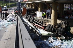 Zderzenie trolejbusu z tirem. Dwie osoby nie żyją. ZDJĘCIA