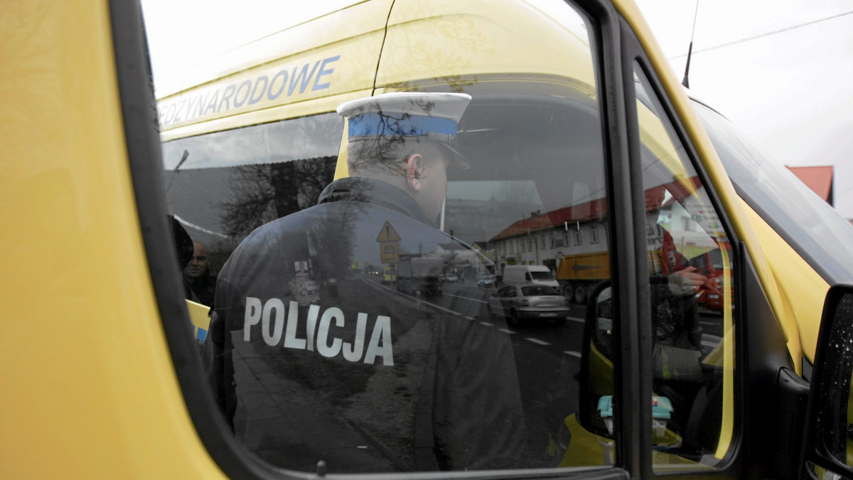 Warmińsko-mazurscy policjanci skontrolowali busy w Ostródzie i Morągu. Szukali nieprawidłowości w wadze pojazdów.