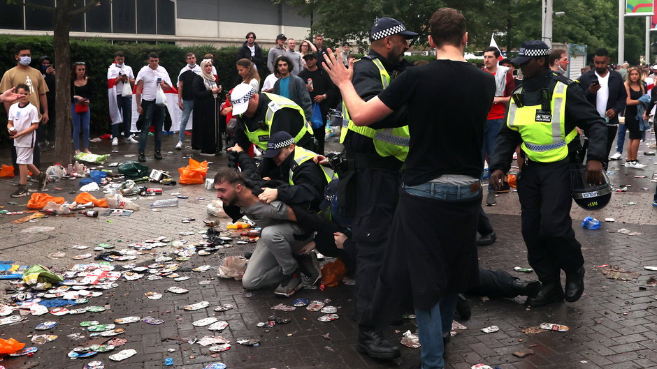 Przed stadionem doszło do walk kiboli z policją