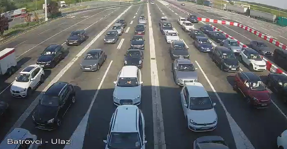 Granični prelaz sa Hrvatskom, Batrovci - ulaz pre 9 časova