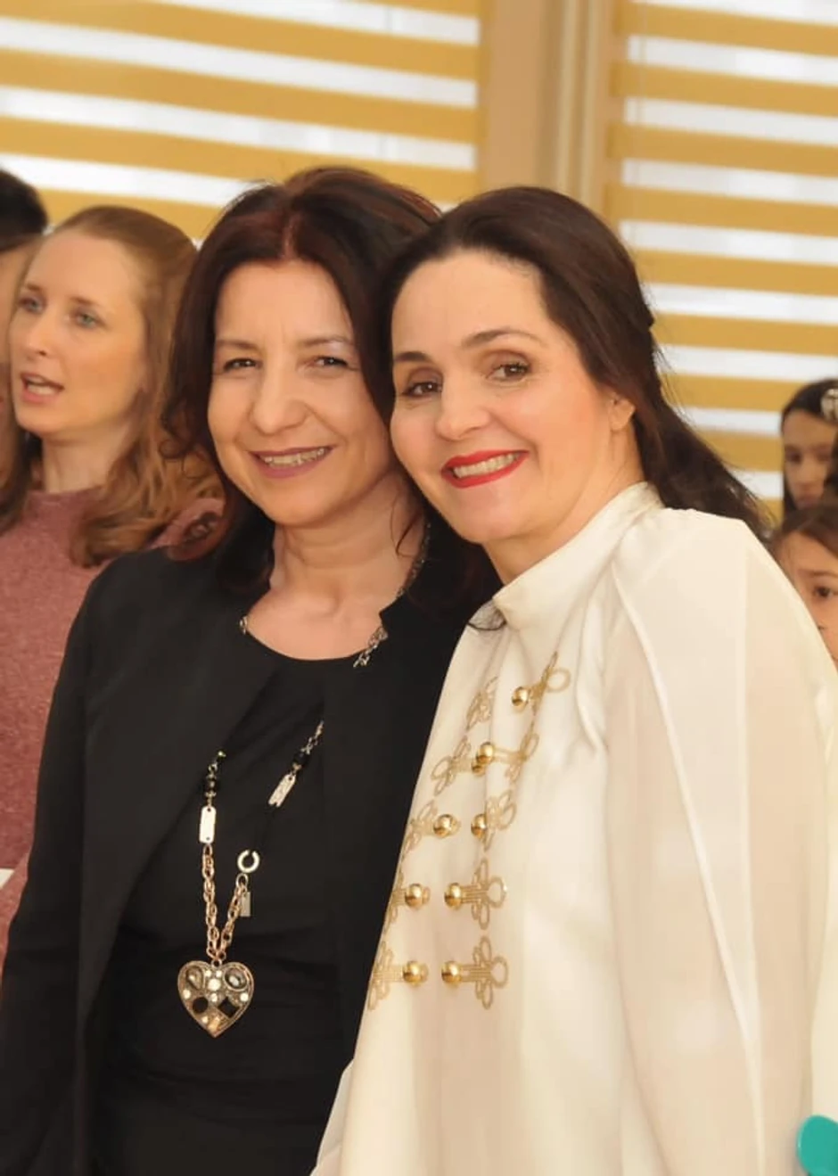 Marija Vujić sa direktorkom Požarevačke gimnazije Danijelom Žukovski