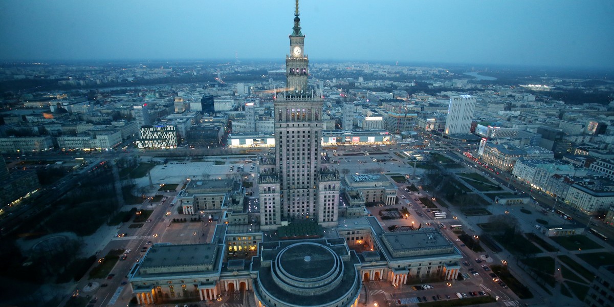 Zmasakrowane ciało młodego mężczyzny znalezione w centrum Warszawy.