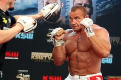 Oświeciński brutalnie znokautowany. Pudzianowski poddał się po 1 minucie i 51 sekundach