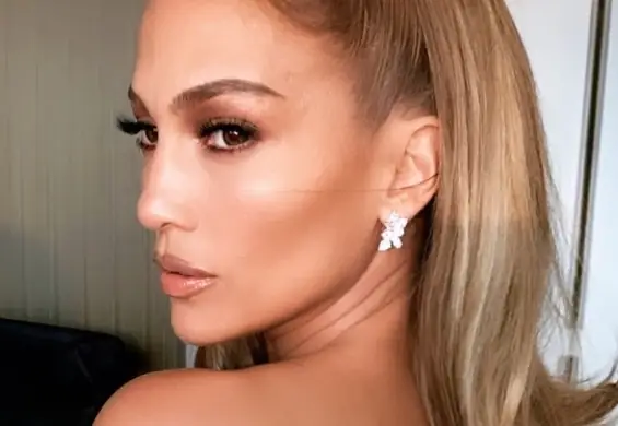 Nosi ją J.Lo, Turner i Kardashian - fryzura z lat 90. trendem tej jesieni