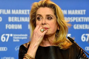 Catherine Deneuve wywołała burzę we Francji. 