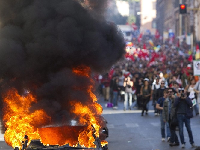 We Włoszech płonęły samochody