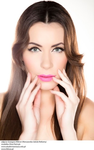 Modny makijaż dla brunetki na wiosnę 2015