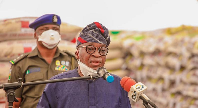 Governor Gboyega Oyetola has announced that the use of face mask in public has become mandatory in Osun state. [Twitter/@GboyegaOyetola]