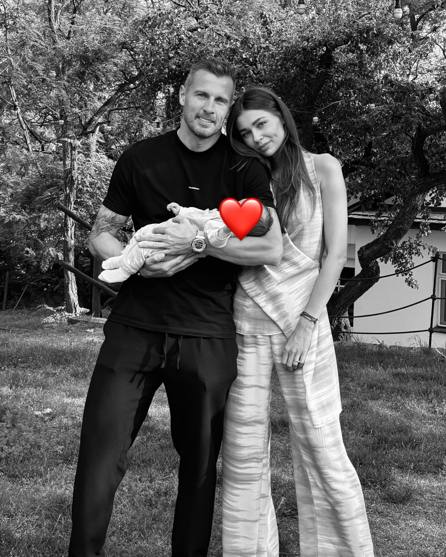 Ján Ďurica so synom Jankom a snúbenicou Dianou Kačurovou.