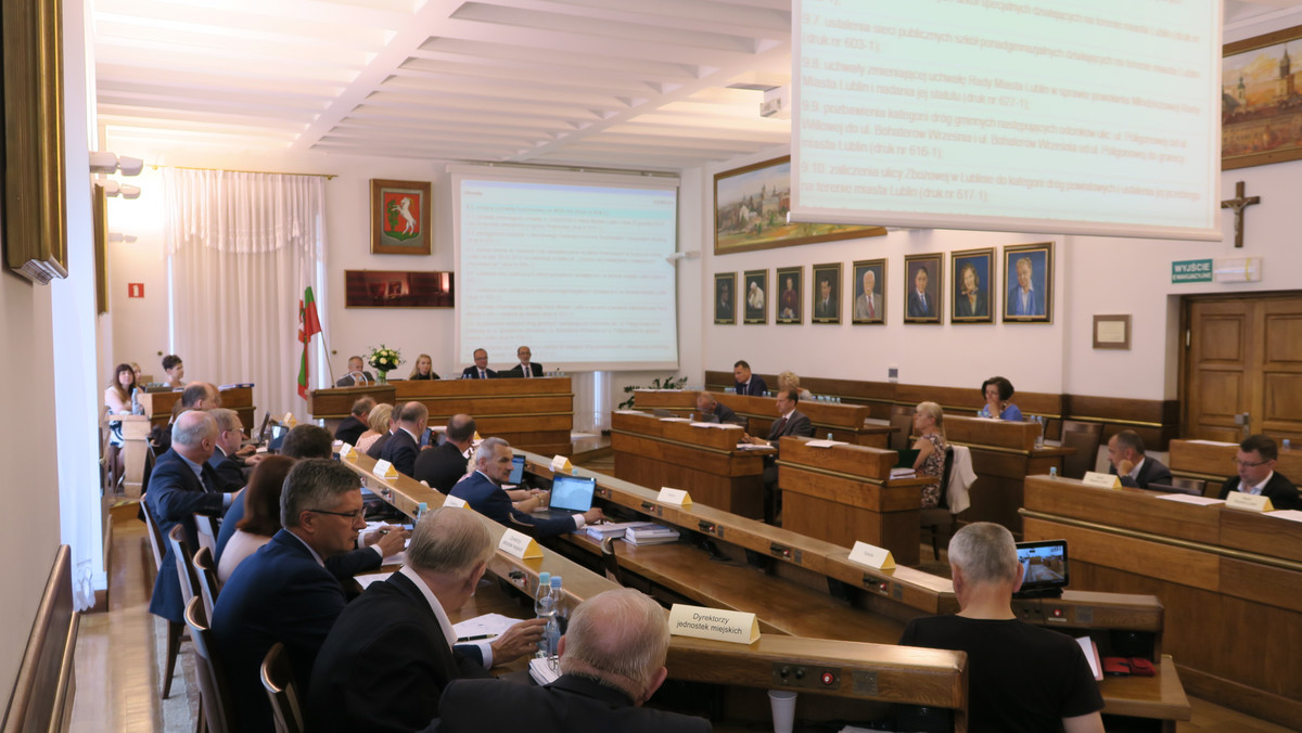 Z wielkim bólem rodził się konsensus wokół stanowiska dotyczącego wyrażenia solidarności z narodem białoruskim. Ostatecznie, po kilku poprawkach, Rada Miasta Lublin zdecydowaną większością głosów przyjęła taki projekt. Przeciwko był tylko radny PiS.
