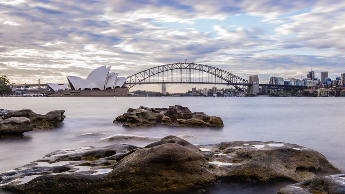 Australia zachwyca pięknem i dziwi codziennością. To odległa kraina, wciąż owiana tajemnicą, która większości kojarzy się z rajem na ziemi. Czy oby na pewno powinna?