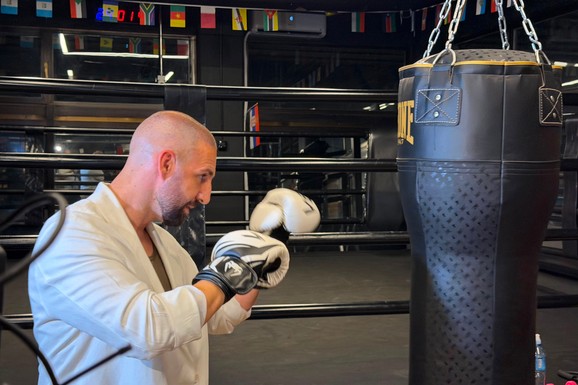 NAPUSTIO RING I SUDNICU ZBOG MUZIKE: Pevač priznao koliko mu je sport pomogao: "Boks me je naučio disciplini i upornosti"