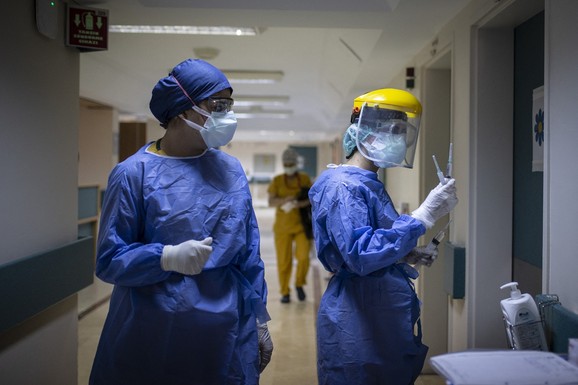 TIHA UBICA HARA EVROPOM! Svaki peti zaraženi ni ne sluti da u sebi nosi SMRTONOSNU PRETNJU: Bolest nam se pred očima širi, SZO upalila alarm