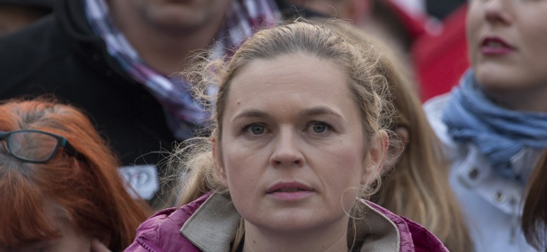 Nowacka obrażona na stadionie. "Chcieliśmy napisać, że jesteś w porządku, ale przejęzyczyliśmy się"