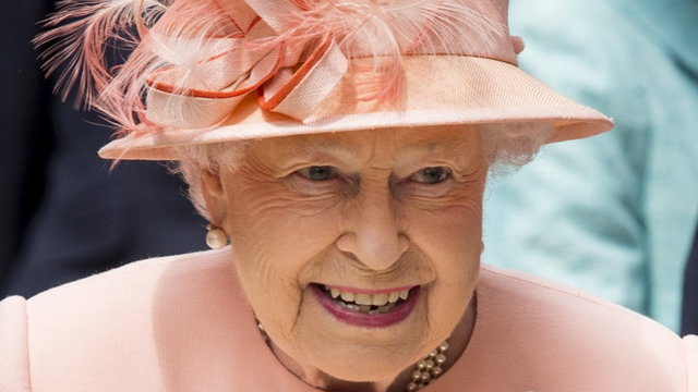 Elég spúr módon keres szobafestőt II. Erzsébet királynő
