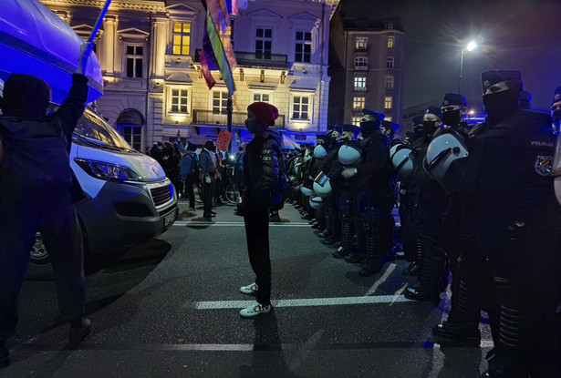 Strajk kobiet. Senacka komisja zajęła się działaniami policji wobec demonstrantów pomimo nieobecności szefów MSWiA i KGP