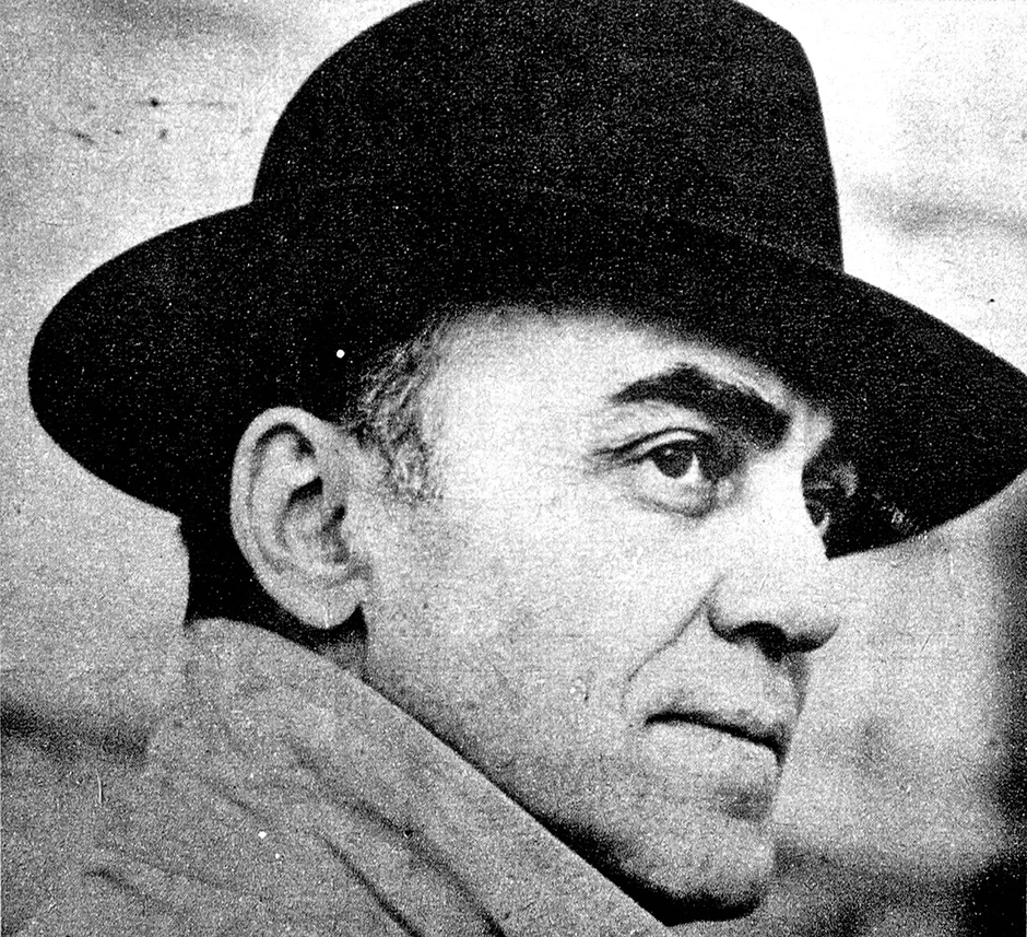 František Honiok (43) bačen je na stepenice radio-stanice, a Naujoks mu je ispalio metak u glavu. Bila je to prva žrtva Drugog svetskog rata