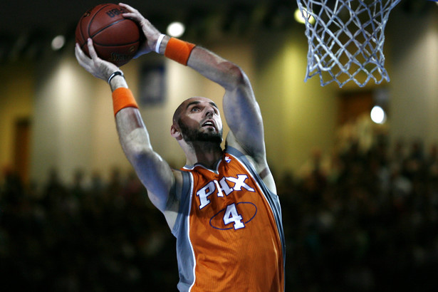 Gortat pudłował, ale dobrze zbierał. Suns pokonali Kings