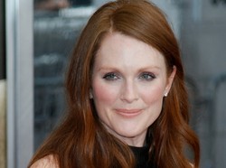 Julianne Moore w remake'u kultowego horroru