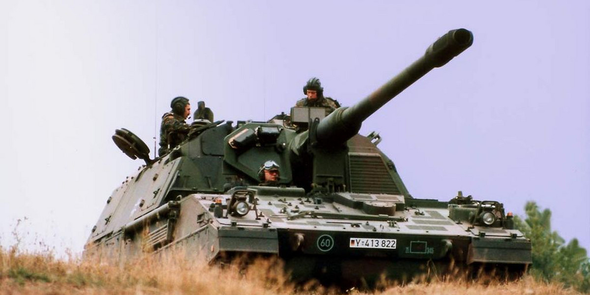 Według nieoficjalnych doniesień Niemcy mają przekazać Ukrainie 100 haubic PzH 2000.
