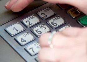 Dodatkowych prowizji od wypłat z bankomatów nie będzie