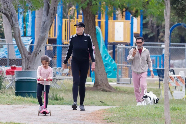 Matija je radio kao KONOBAR kad je zapao za oko SLAVNOJ GLUMICI: Lepotica od 185 cm sreću pronašla u PETOM BRAKU i u 55. rodila PETO DETE