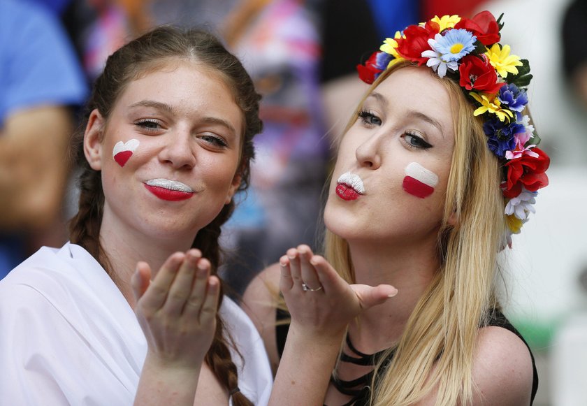 Piękne fanki na trybunach meczu Polska - Szwajcaria. GALERIA