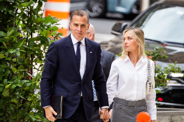 Hunter Biden i jego żona Melissa Cohen Biden przybywają na drugi dzień obrad ławy przysięgłych w federalnym procesie o posiadanie broni w amerykańskim Federalnym Sądzie Okręgowym w Wilmington w stanie Delaware