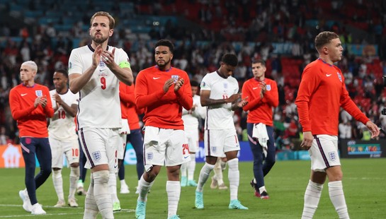 Burza po geście piłkarzy reprezentacji Anglii [WIDEO]