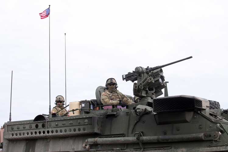 Amerykański konwój DRAGOON RIDE jedzie przez Polskę