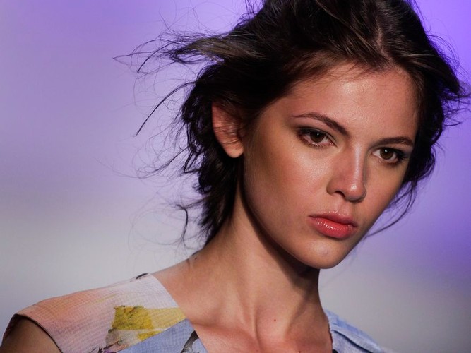 Kolorowe makijaże: zobacz zdjęcia z wybiegu!