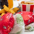 McDonald's i KFC wciąż działają w Rosji. Za to wydają posiłki ukraińskim żołnierzom