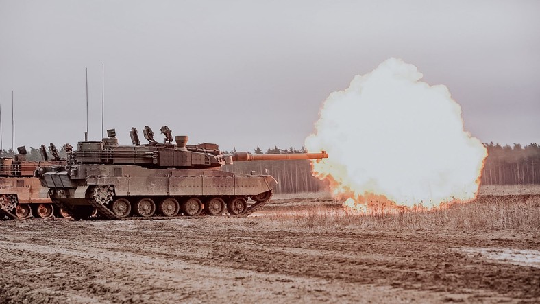 Należący do 20. Brygady Zmechanizowanej czołg K2 w trakcie strzelań poligonowych.