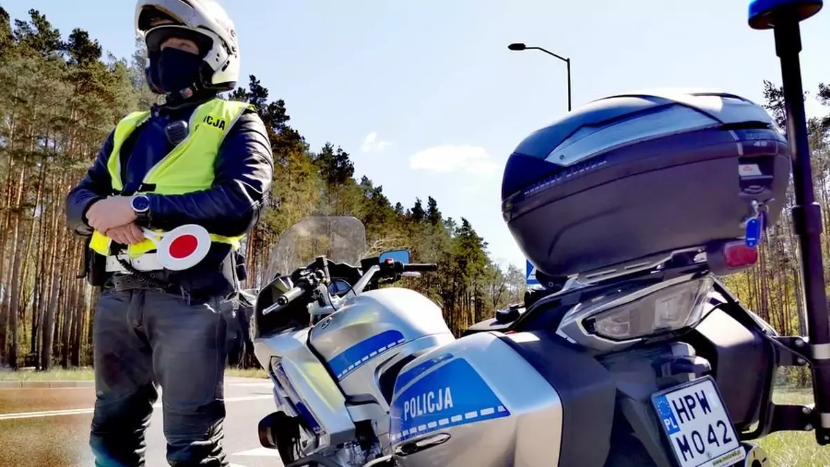 Policja zatrzymała 39-letniego kierowcę motocykla. Mężczyzna nie miał wymaganych uprawnień