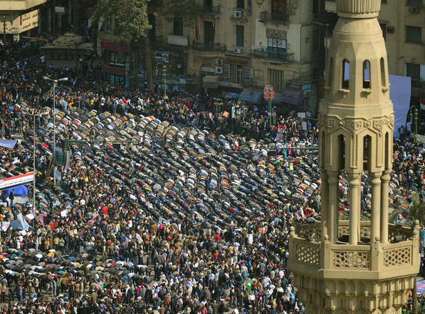 Setki manifestantów na placu Tahrir