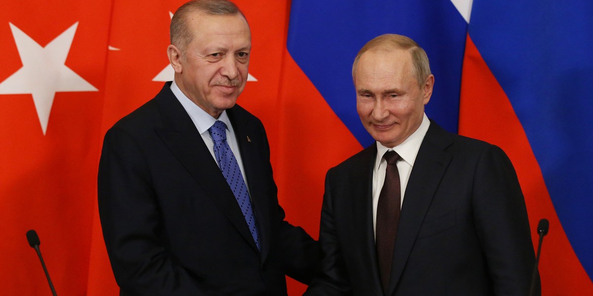 Prezydent Turcji Recep Tayyip Erdogan (od lewej) i prezydent Rosji Władimir Putin.