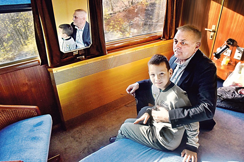 Dušan Jovanović sa unukom Aleksom u De Golovom apartmanu