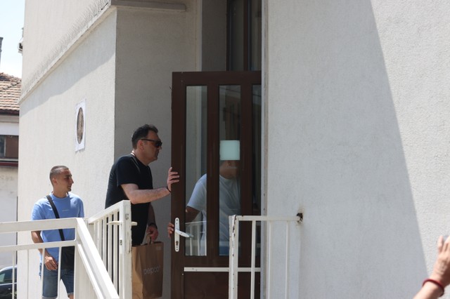 Mane Ćuruvija u poseti Mini Kostić