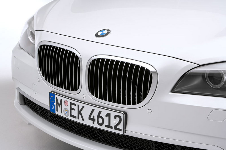BMW 760i nowy silnik 6,0 V12 i 8biegowy automat