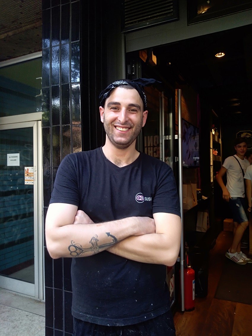 Sjajnu atmosferu zatekli smo u suši baru gde smo razgovarali sa Miladinom Burićem