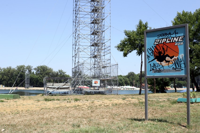 Zip lajn sa makiške strane