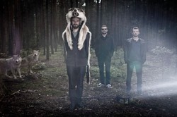 Bracia Waglewscy jako Kim Nowak przedstawiają swego "Wilka"