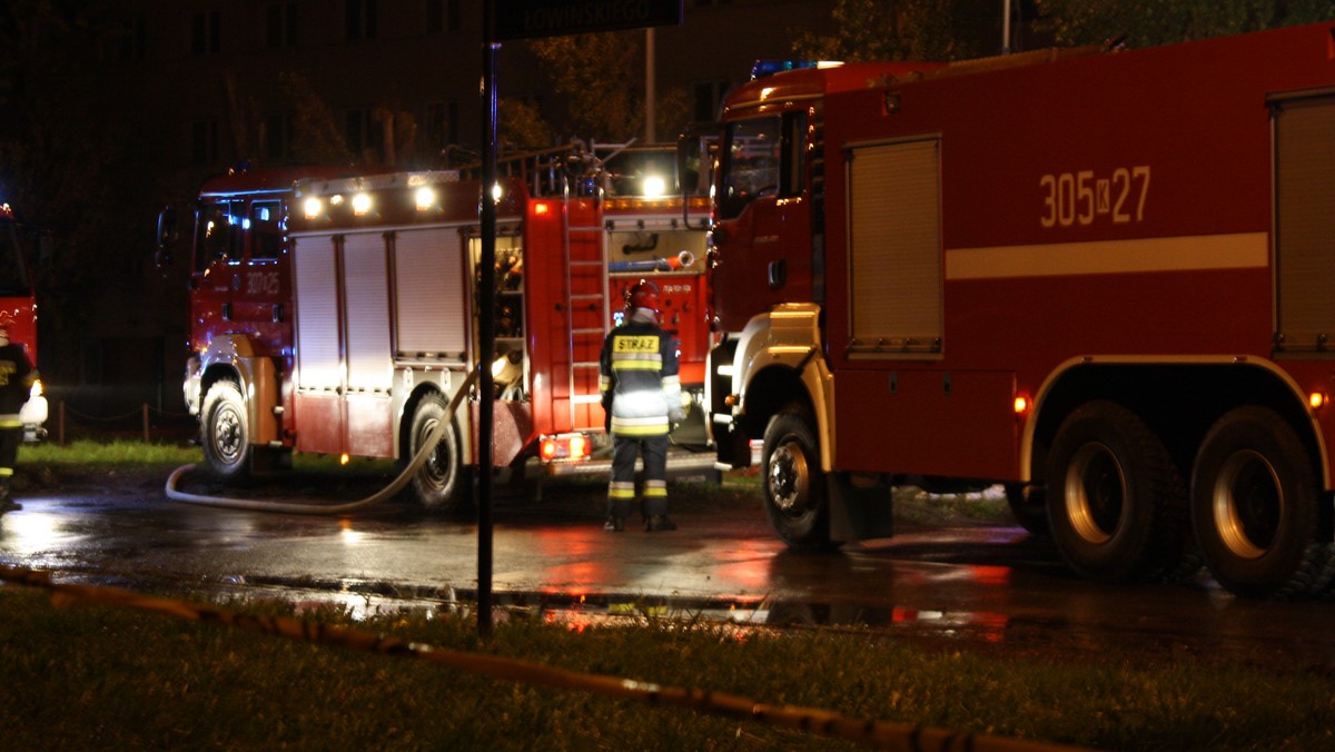 W poniedziałek kilka minut po godzinie trzeciej nad ranem zauważono dym wydobywający się z poddasza hali produkcyjnej zakładów drobiarskich Konspol. Do akcji gaśniczej ruszyło kilkudziesięciu strażaków - dowiedział się Onet.