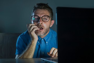 pornófüggőség, jel, buktat, pornó, függő