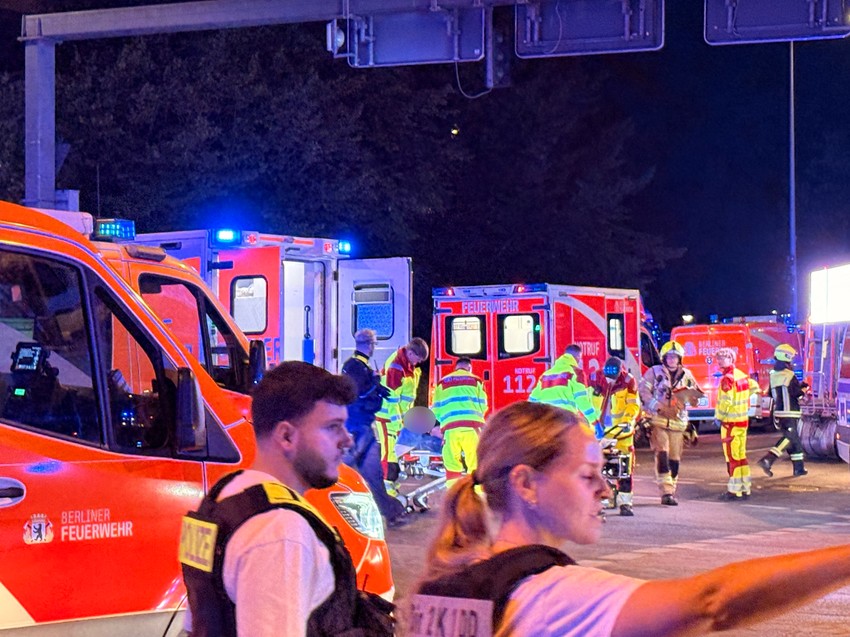 Berlin, uleteo kolima u grupu ljudi