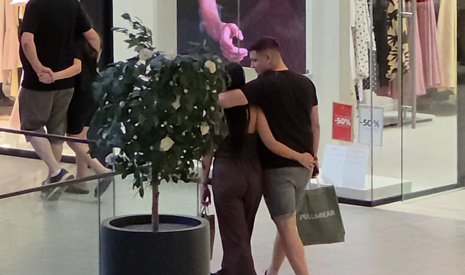 Stefan Cekić sa trudnom ženom