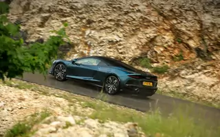 McLaren GT – czy rzeczywiście jest to gran turismo?