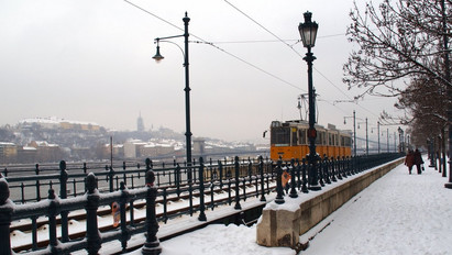 Már Budapesten is esik hó!