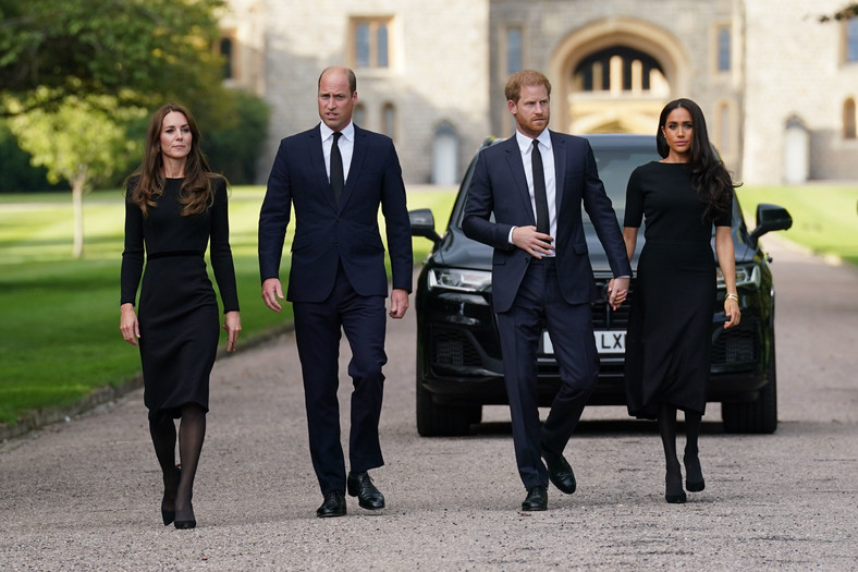 Księżna Kate, książę William, książę Harry i Meghan Markle w 2022 r.