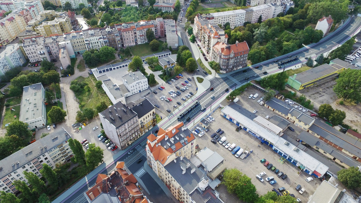 Spółka Wrocławskie Inwestycje podpisała umowę z wykonawcą na budowę nowego torowiska wzdłuż ulicy Hubskiej, między Glinianą a Dyrekcyjną. Inwestycją za 35,3 mln zł zajmie się polsko-hiszpańskie konsorcjum. Zgodnie z planem prace rozpoczną się we wrześniu, a tramwaje nową linią pojadą w październiku 2018 roku.